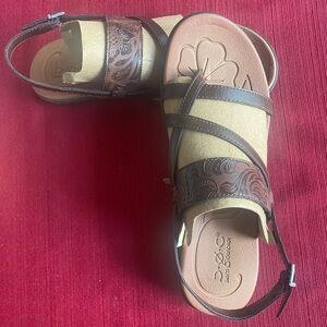 NEW WITH BOX b.o.c. Felicia sandal, Size 9